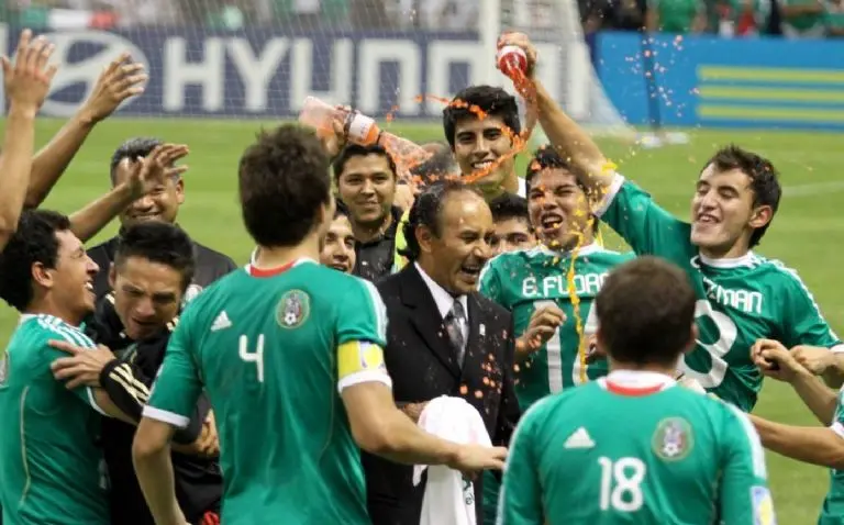 el 'Potro' Gutiérrez en los festejos por el Campeonato Sub-17 en 2011<br>Créditos: ESPECIAL