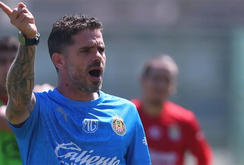 Fernando Gago, DT de Chivas, se defendi&oacute; por la eliminaci&oacute;n del equipo en la Leagues Cup