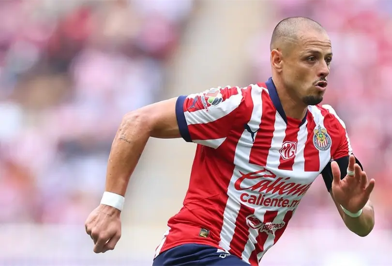 Chivas estar&iacute;a mintiendo sobre la situaci&oacute;n de Chicharito Hern&aacute;ndez