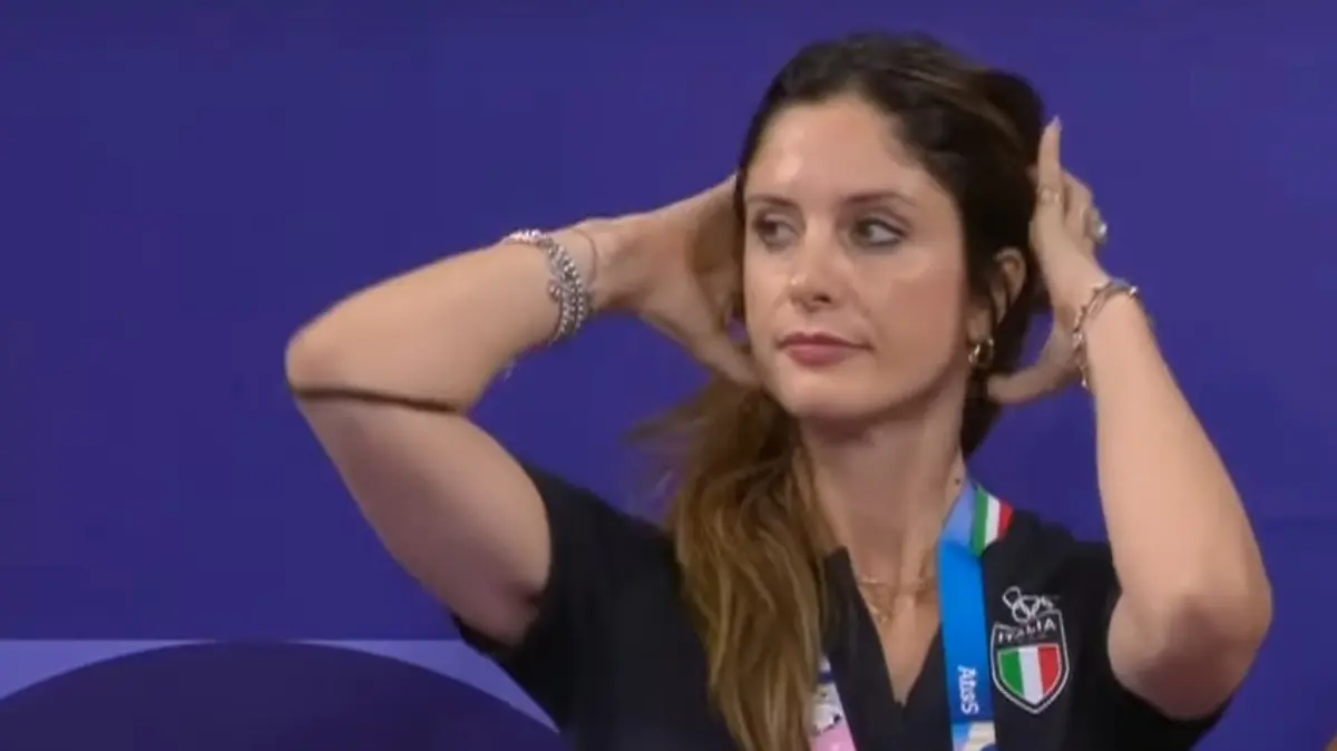 La entrenadora italiana se volvió popular derivado de su porte y presencia a lo largo de la prueba olímpica.