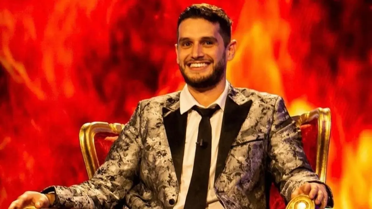 Adri&aacute;n Marcelo fue uno de los protagonistas de los memes de la noche de eliminaci&oacute;n m&aacute;s reciente dentro de La Casa de los Famosos.