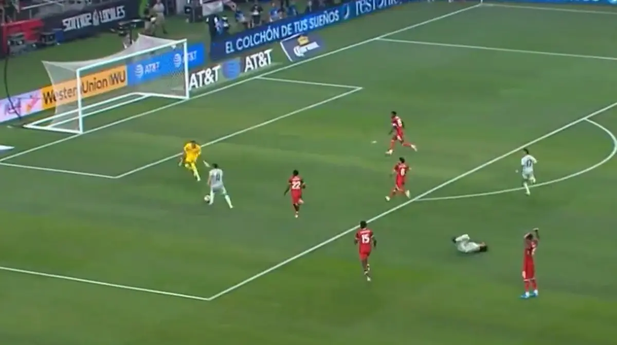 El 'Bebote' acumula 14 partidos sin anotar gol, teniendo ante Canadá una de las oportunidades más calras del partido.