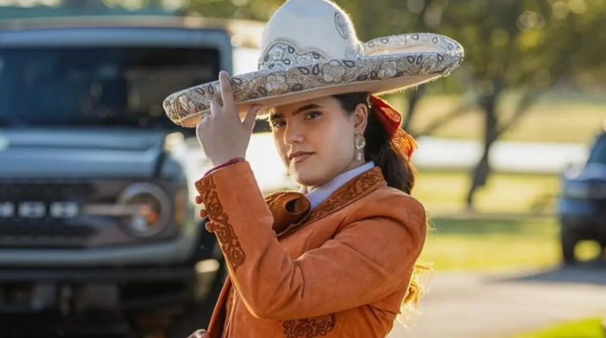 Camila Fernández causó controversia en redes sociales al cambiar la letra del Himno Nacional en la T-Mobile Arena de las Vegas