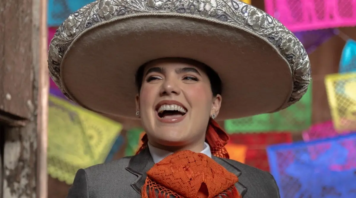 Camila ha probado todo tipo de estilos musicales, aunque claro se ha mostrado bastante cómoda en temas donde es acompañada por mariachi