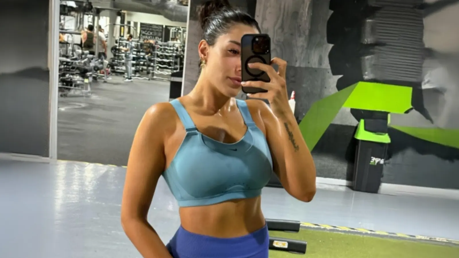 Dicha fama puede crecer exponencialmente si se combina con otras circunstancias como ser aficionado a un deporte tan reconocido como el futbol.