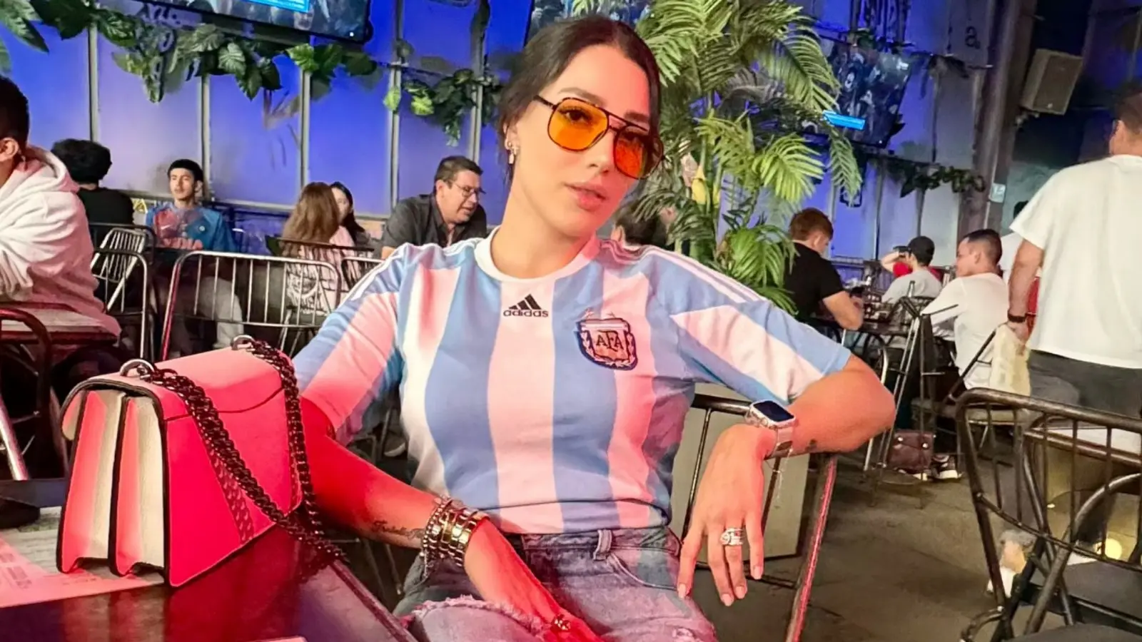 Entre sus fotograf&iacute;as publicadas sobresalen en las que utiliza un jersey rojiblanco.