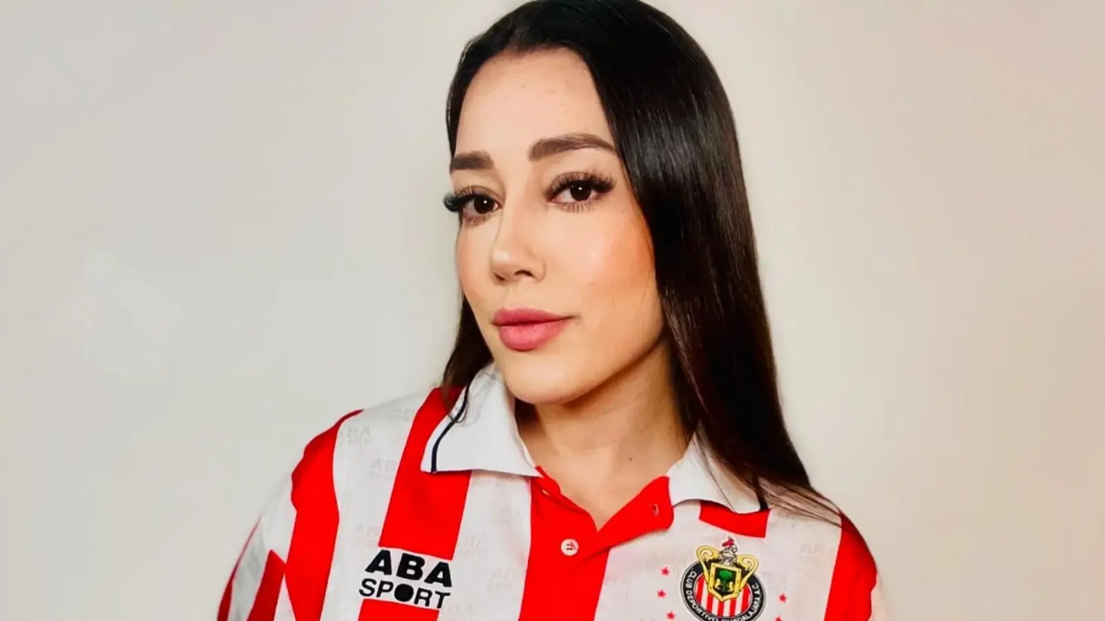 Tambi&eacute;n ha demostrado su afici&oacute;n por coleccionar jerseys de otros clubes en el mundo.