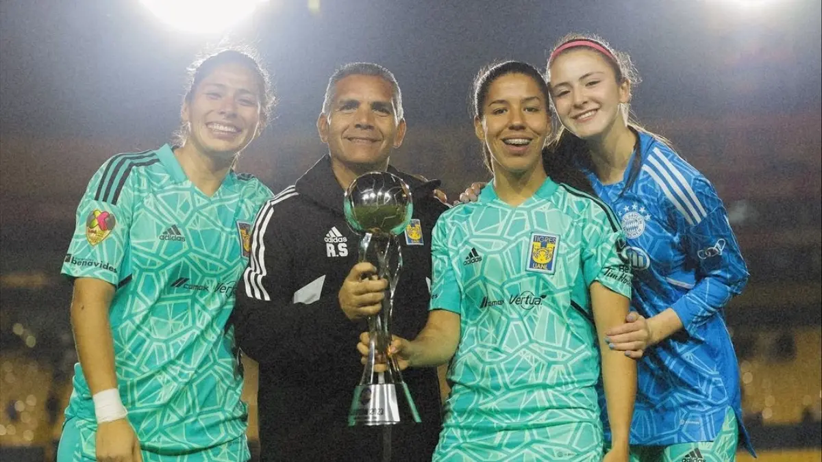 Llegó a ser titular dentro del primer equipo de Tigres Femenil, situación que le valió irse a Alemania para tener prueba con el Bayern Femenil.