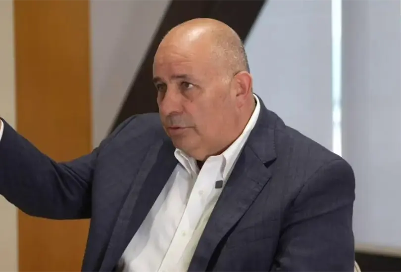 Un cuestionamiento deriv&oacute; en la dura decisi&oacute;n del directivo en plena reuni&oacute;n.