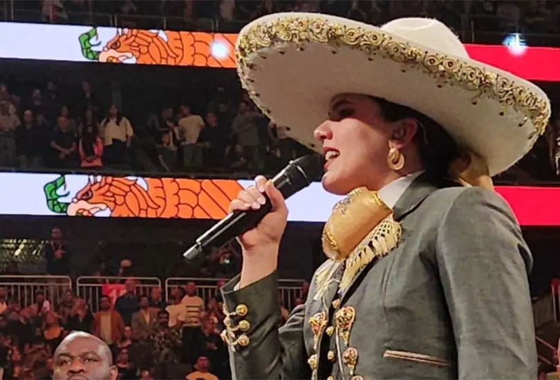 Camila Fern&aacute;ndez se equivoc&oacute; al momento de entonar el Himno Nacional Mexicano.