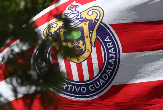 El DT de Chivas rompió el silencio tras la separación de dos jugadores estrella del equipo por indisciplina