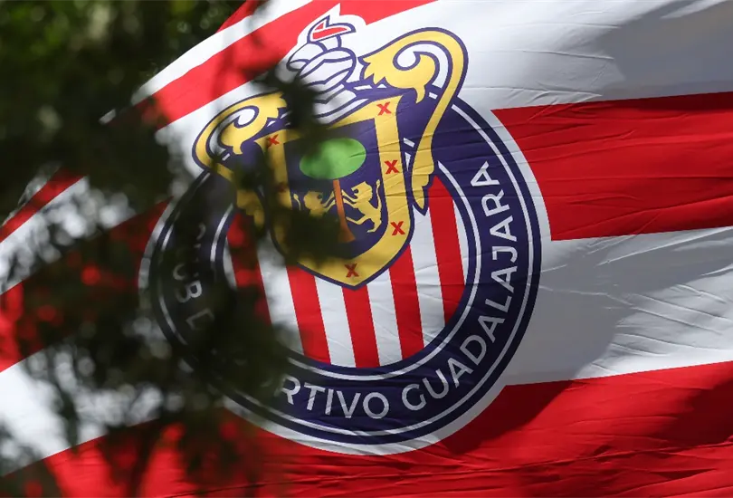 El DT de Chivas rompi&oacute; el silencio tras la separaci&oacute;n de dos jugadores estrella del equipo por indisciplina