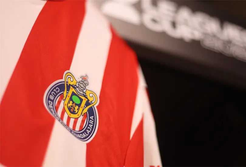 Chivas fue exhibido por tener una divisi&oacute;n importante en su plantel tras la derrota en el Cl&aacute;sico Nacional
