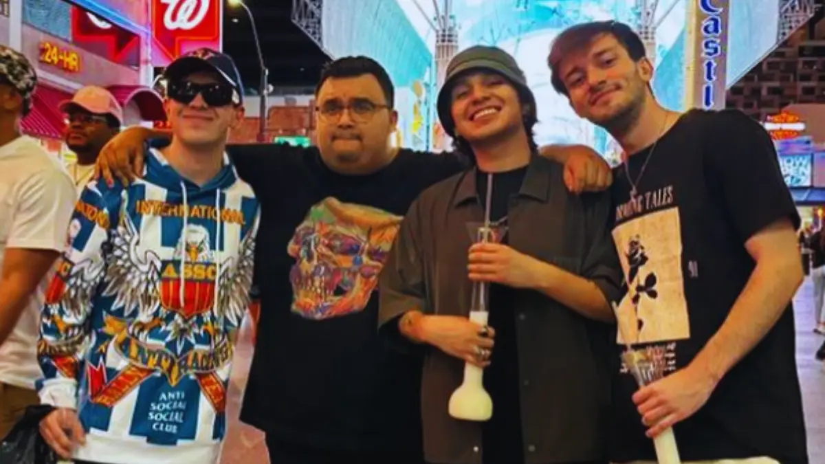 En un inicio fue parte del grupo de streamers ´Esos 4´ conformado por Juan, el Ded, Barca Gamer y Robeto Cein. Juntos realizaron directos donde jugaban, hacían dinámicas e incluso tomaban mientras platicaban anécdotas. 