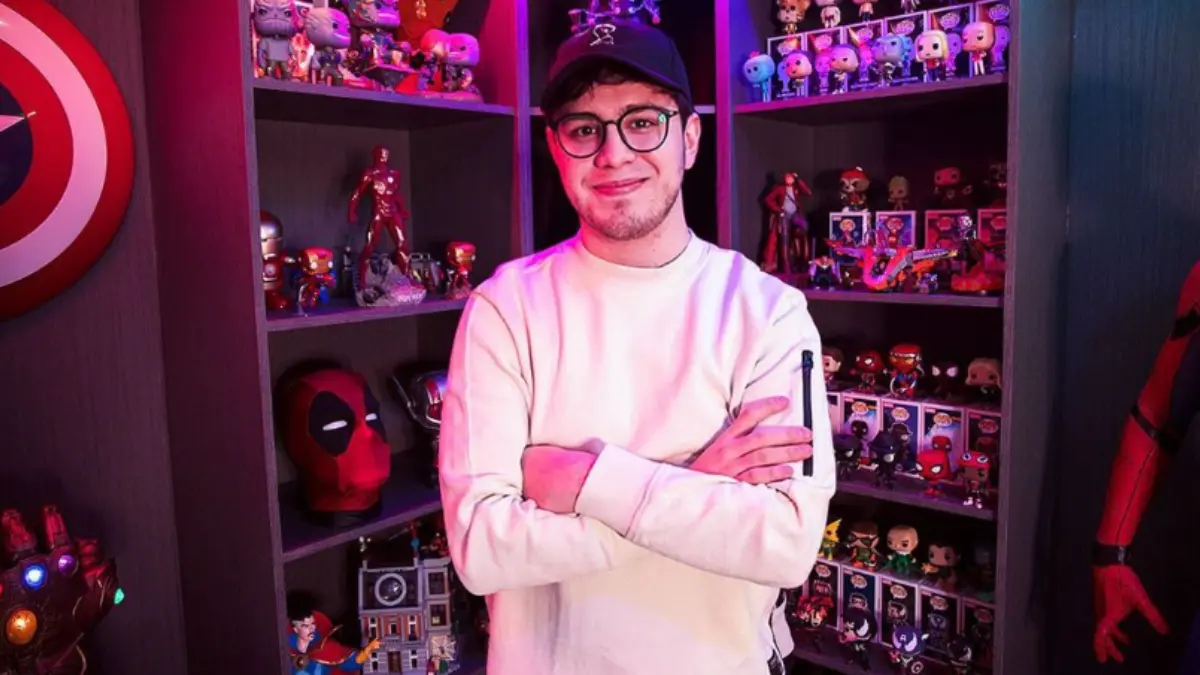 Además de los videojuegos, en diversas ocasiones ha mostrado su fanatismo por los comics, el coleccionismo, la cultura geek y ha 'presumido' su vistoso set up. 