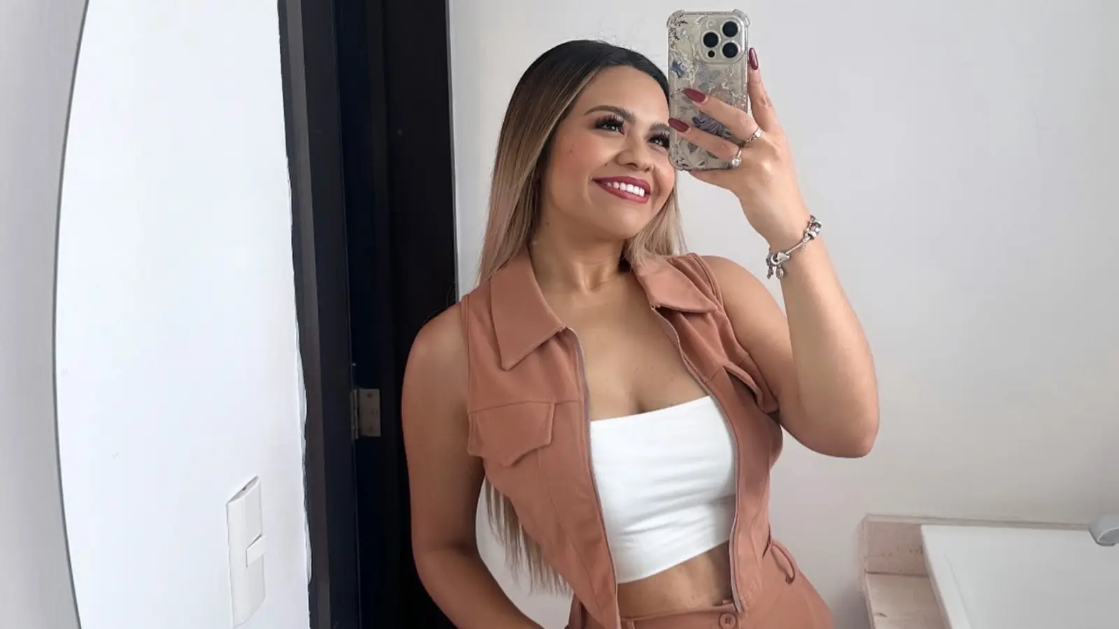 En el caso de Montserrat Gómez, ha sabido abrirse paso no sólo en los medios convencionales.