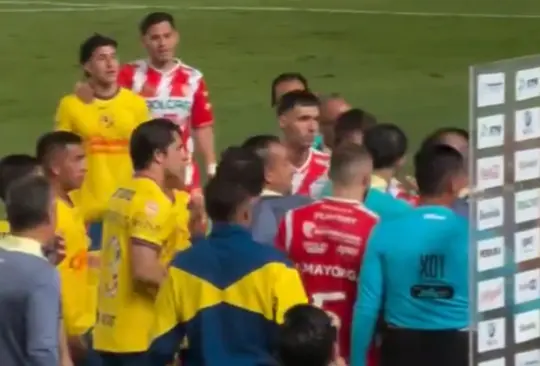 Un árbitro defendió al América durante su pelea contra el Necaxa.