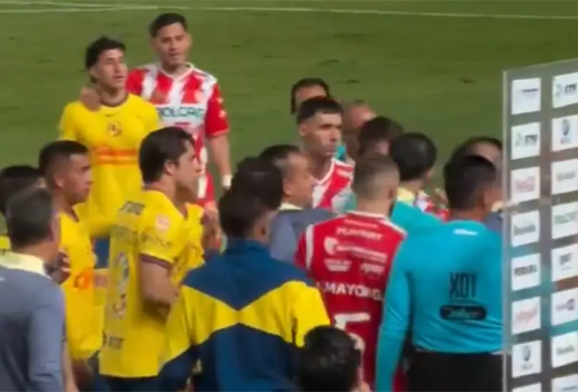Un &aacute;rbitro defendi&oacute; al Am&eacute;rica durante su pelea contra el Necaxa.