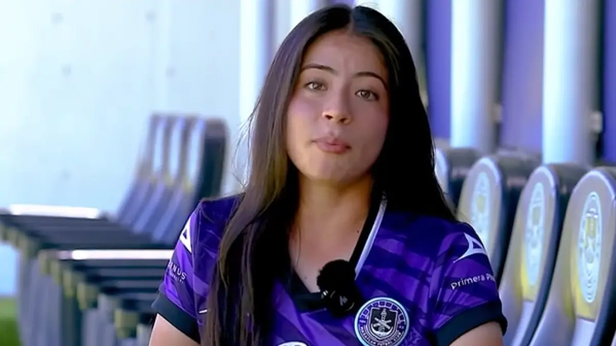 Su debut profesional en la Liga MX Femenil llegó con 17 años durante un Puebla vs Mazatlán el domingo 5 de Marzo de 2023.
