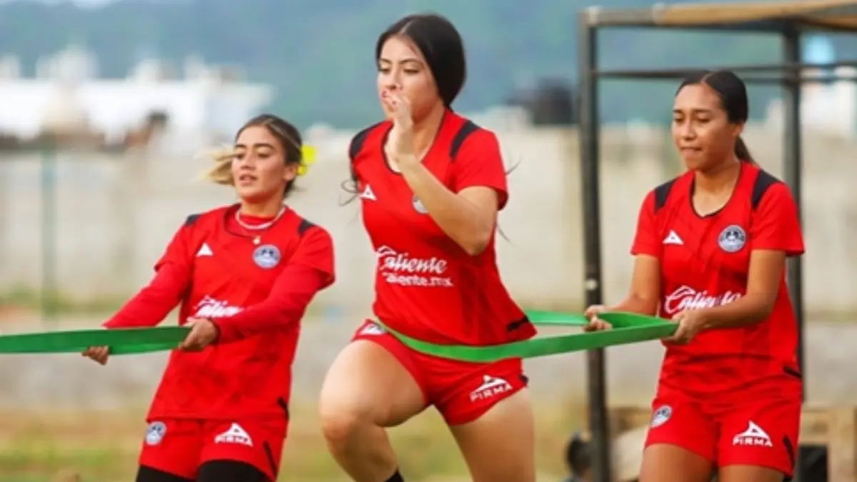 En sus redes sociales, Zayra Wence presume aproximadamente 2 mil 10 seguidores en Instagram (@zayrawence_8), los cuales han ido en aumento tras salir en las redes sociales de su equipo.