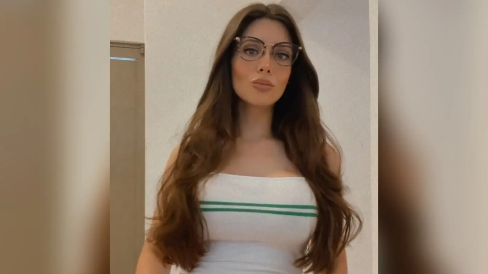 Estefany Caballero sorprendió con su breve aparición en las pantallas de Televisa.