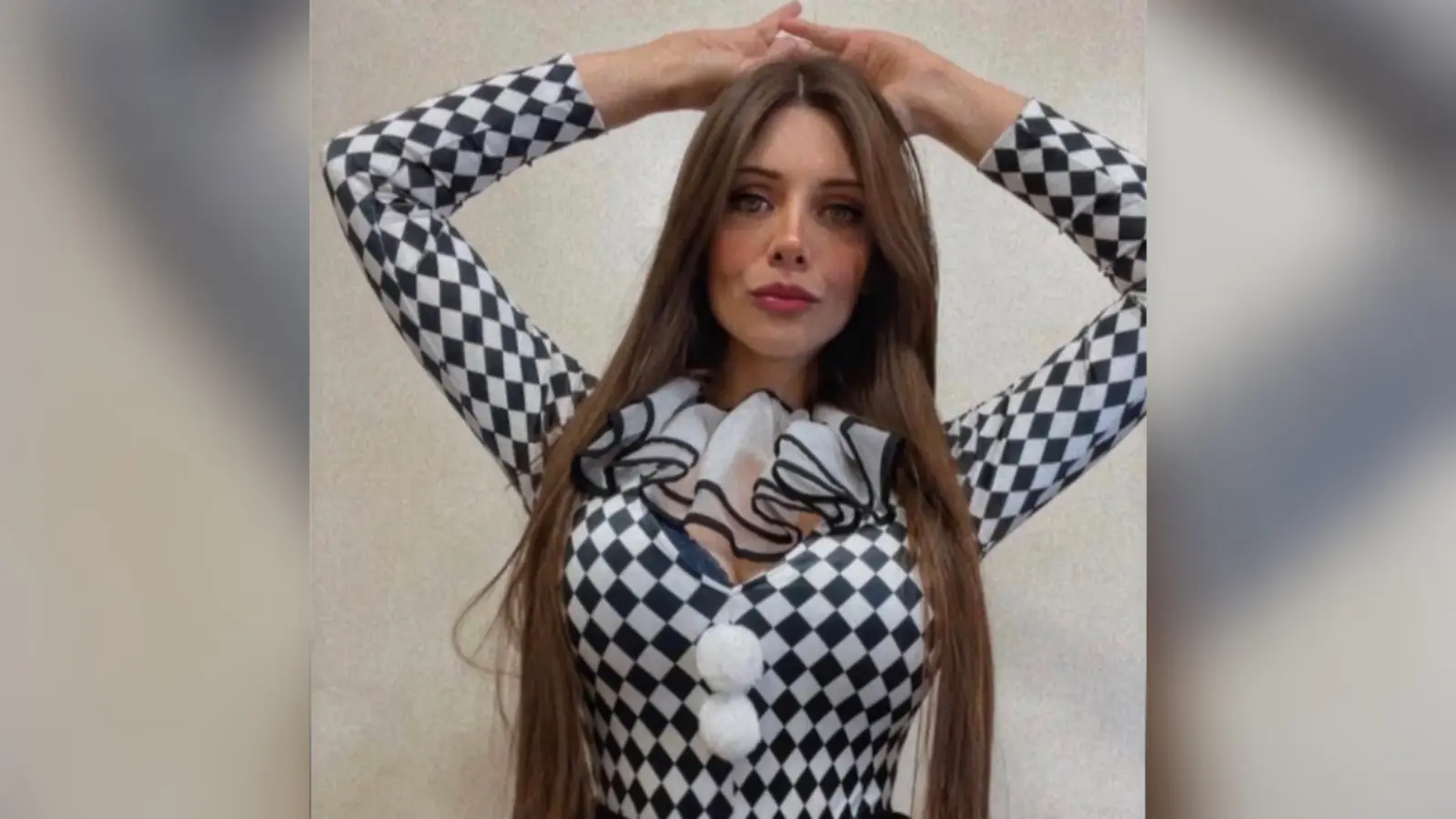 Estefany es doctora y se especializa en medicina interna, debido a esto es que presume su uniforme en varias ocasiones. 