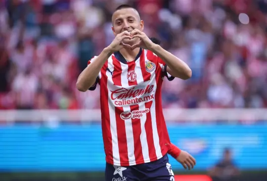 Piojo Alvarado estaría cerca de renovar con Chivas y esto traería un millonario salario para quedarse 