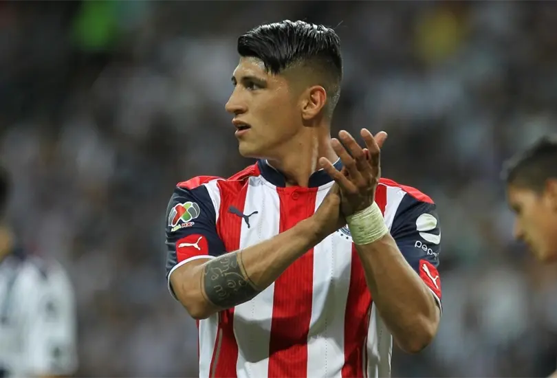 Alan Pulido podr&iacute;a ser una opci&oacute;n real para las Chivas.