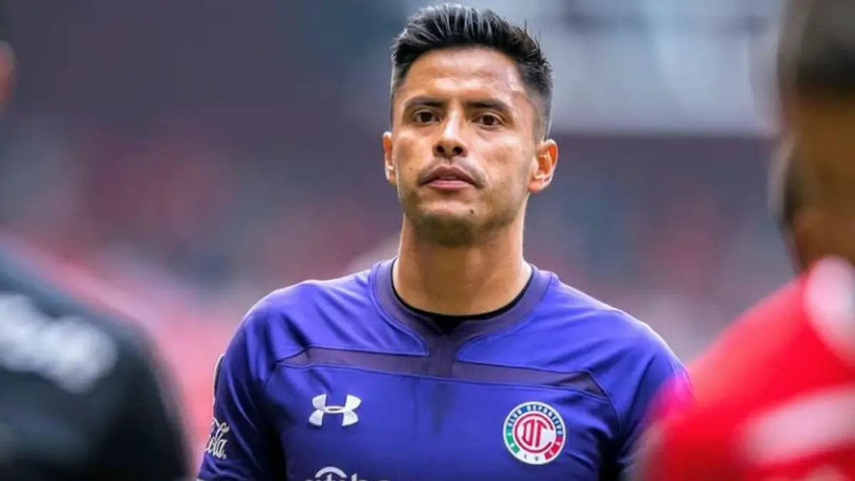 Alfredo Talavera. Durante su estancia en los &acute;Diablos&acute; del Toluca, &acute;Tala&acute; recibi&oacute; ofertas de un equipo de Europa que se lleg&oacute; a mencionar que podr&iacute;a haber sido el Villareal de Espa&ntilde;a. Aunque parec&iacute;a que por su buen momento emprender&iacute;a el viaje, termin&oacute; por seguir su carrera en M&eacute;xico.