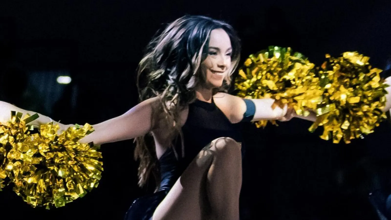 Futbol americano. básquetbol y béisbol son espectáculos donde el trabajo de los y las porristas ha destacado.