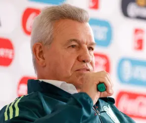 Javier Aguirre se desvanece y es llevado al hospital de urgencia