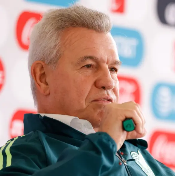 Javier Aguirre se desvanece y es llevado al hospital de urgencia