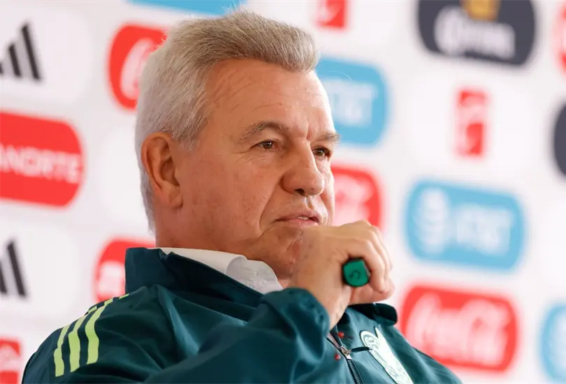El t&eacute;cnico tuvo que ser revisado en un hospital cercano y preocup&oacute; a sus jugadores.