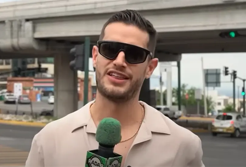 Adrián Marcelo tiene que hacer acto de presencia en Televisa. Adrián Marcelo tiene que hacer acto de presencia en Televisa.