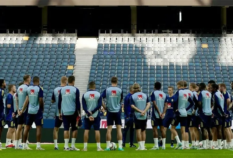 La Selecci&oacute;n Nacional despidi&oacute; a su futbolista con insultos.