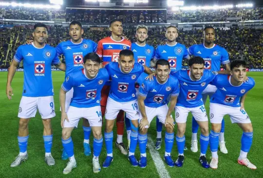 Un futbolista de Cruz Azul fue ehxibido por regresar llenito