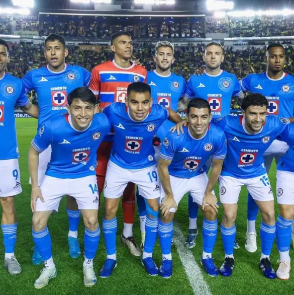 Futbolista de Cruz Azul es objeto de críticas tras regresar llenito