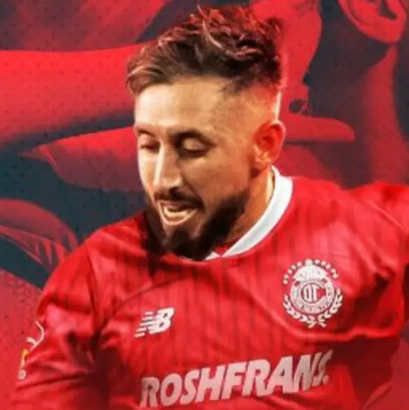 Héctor Herrera es presentado con el Toluca y es víctima de burlas