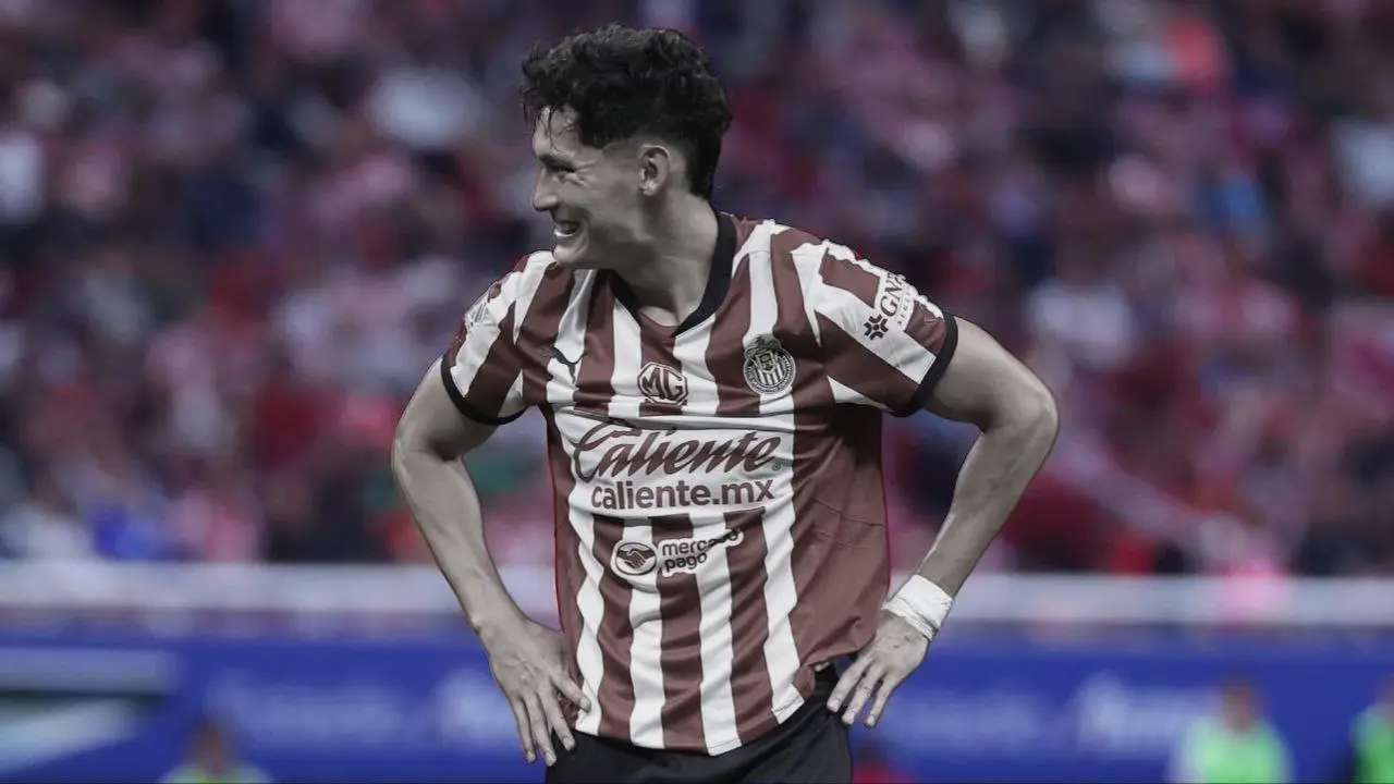  El futbolista se encuentra en un limbo en un plan de la directiva de Chivas. 