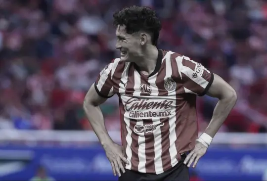 El futbolista se encuentra en un limbo en un plan de la directiva de Chivas.