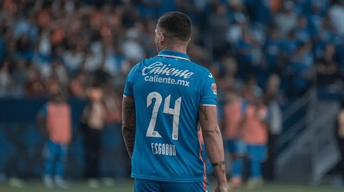  Juan Escobar se va de Cruz Azul por la puerta de atrás 