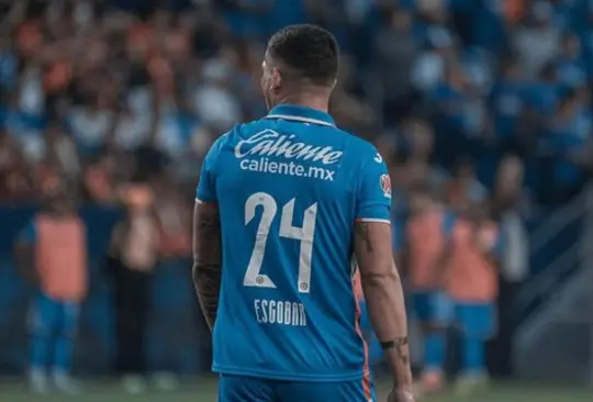 Juan Escobar se va de Cruz Azul por la puerta de atrás