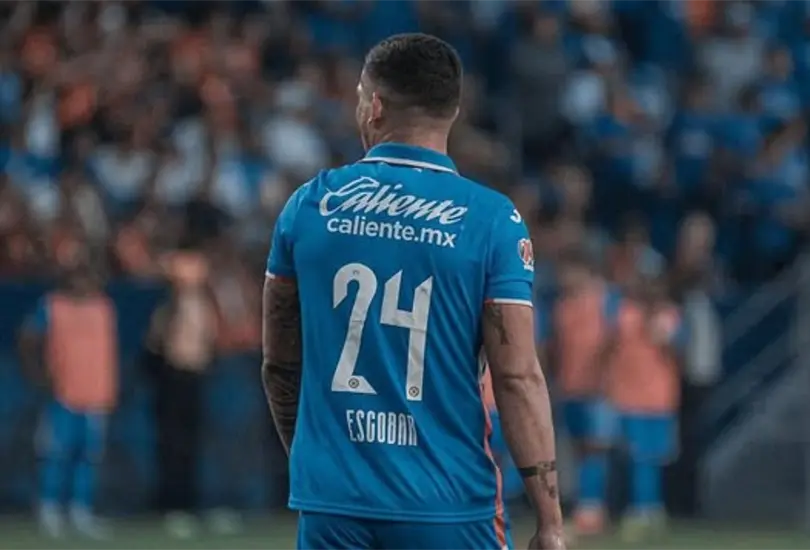 Juan Escobar se va de Cruz Azul por la puerta de atr&aacute;s