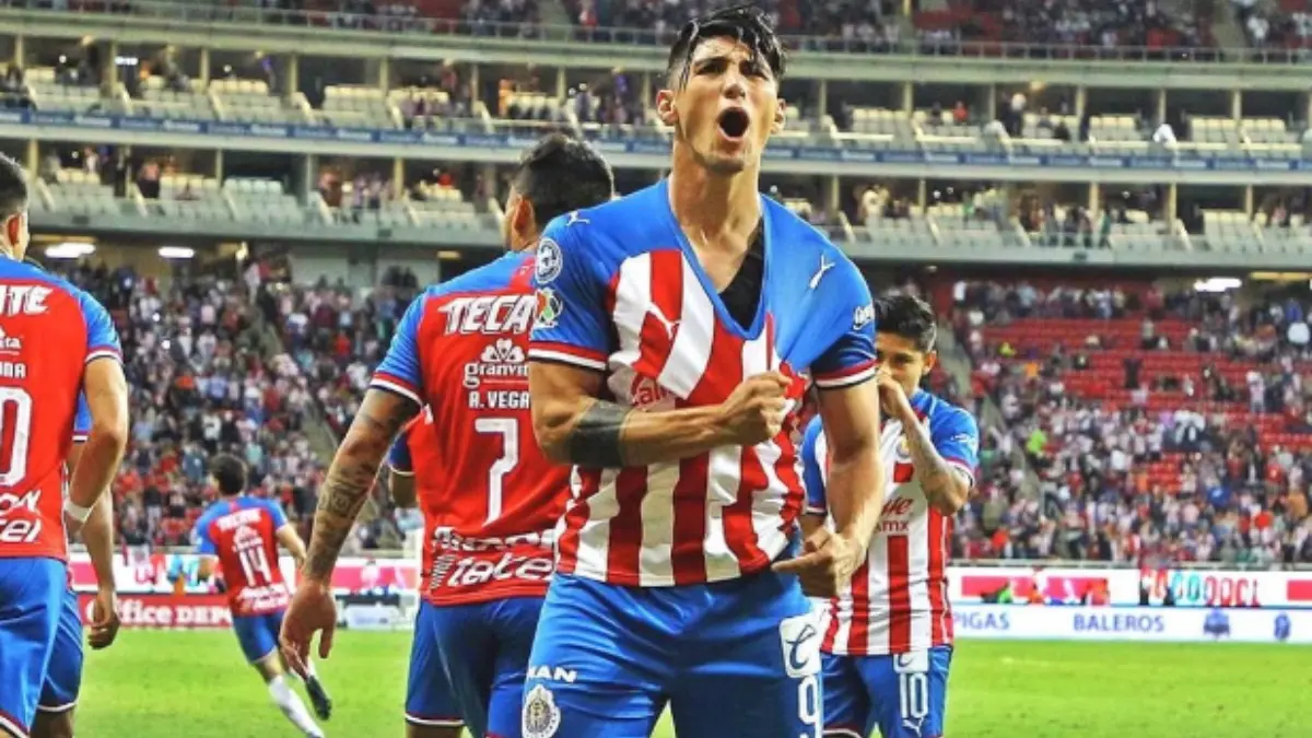  Alan Pulido estaría dispuesto a sacrificar su gran sueldo por volver a Chivas 