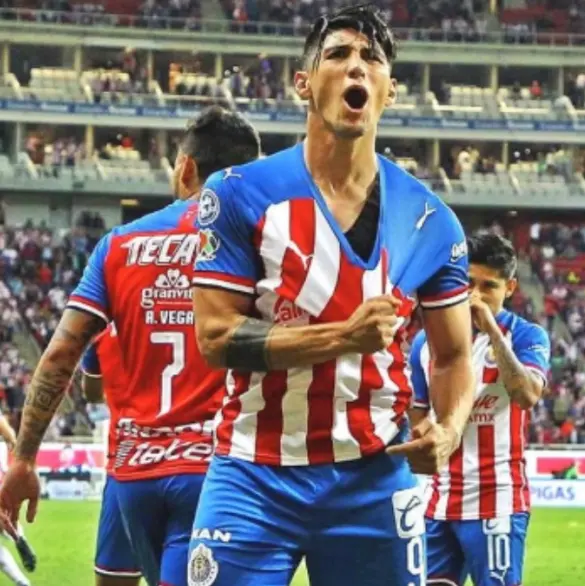 El sueldo que podría tener Alan Pulido al volver a Chivas