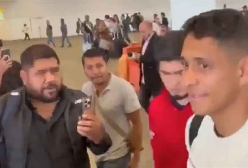 Chuy&oacute;n recibi&oacute; a Luis Romo en el aeropuerto de Guadalajara