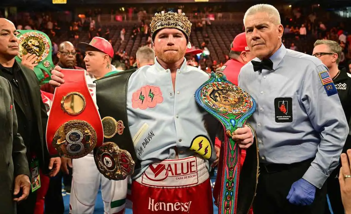  Saul "Canelo" Álvarez es el campeón de las organizaciones WBC, WBO, WBA 