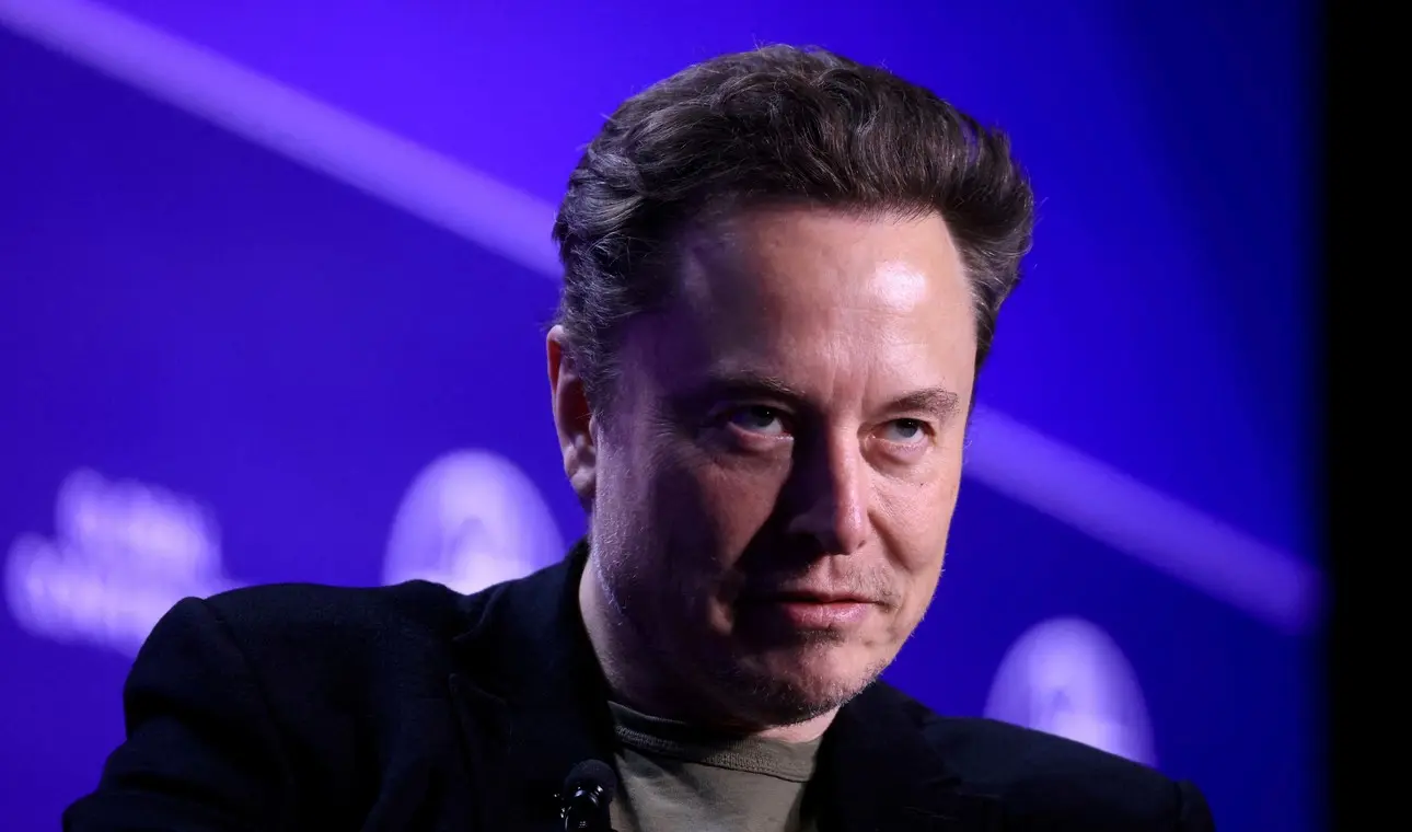  Elon Musk adquirió Twitter por 44 mil millones de dólares, implementando cambios significativos en la plataforma desde su adquisición 