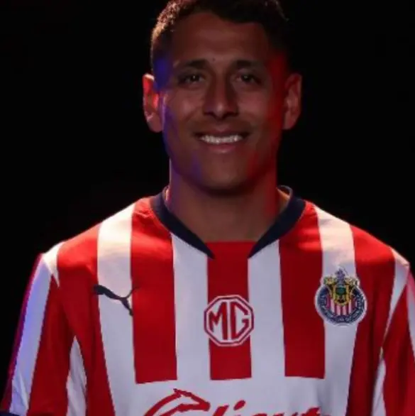 ¿Se cayó? La razón por la que Chivas borró anuncio de Luis Romo