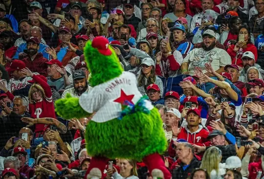 Este simpático personaje de color verde y amarillo es una de las mascotas más reconocidas en la MLB